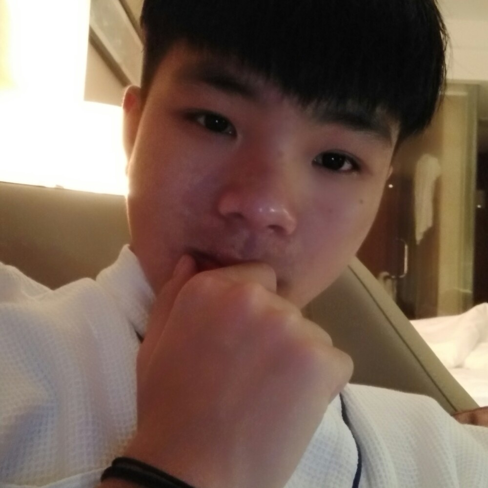 女王与眯眯眼的照片