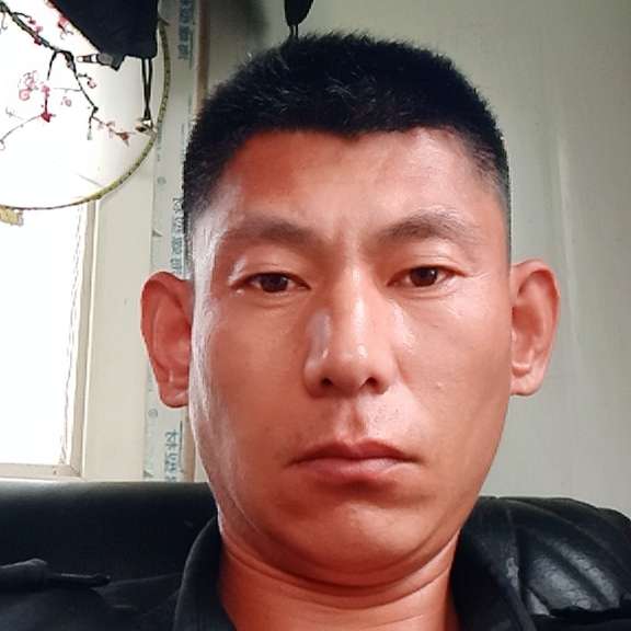 水池愿勤恳的照片