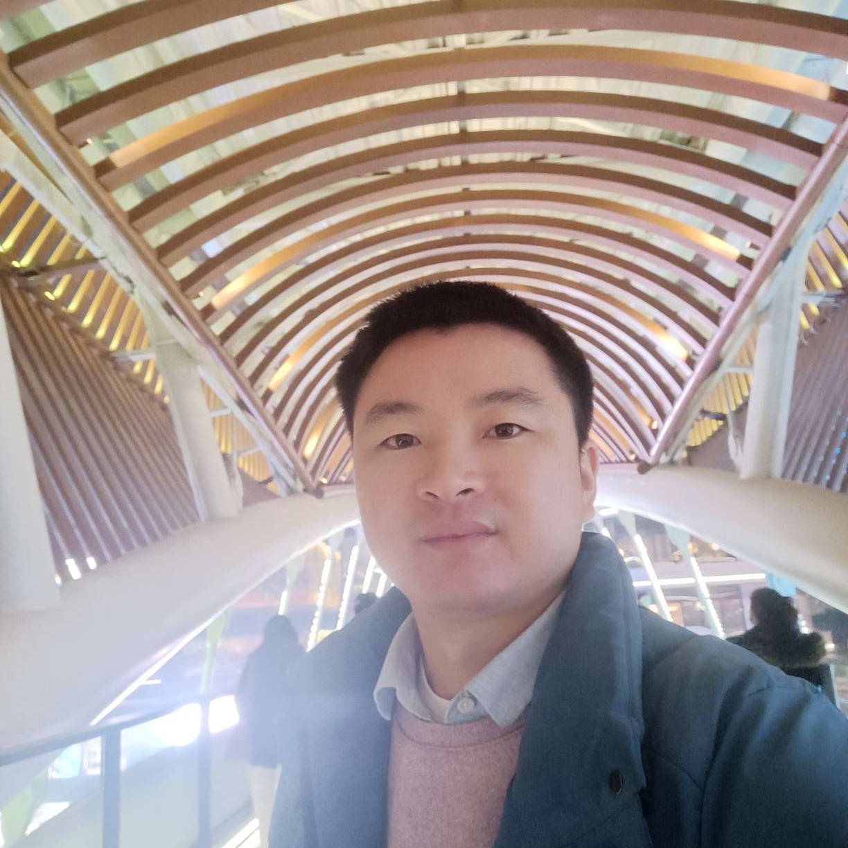 靓丽打书包的照片