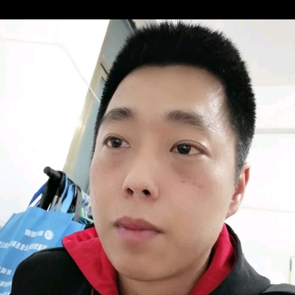 kis卢的照片