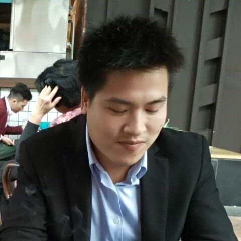 阳光中的小哥的照片