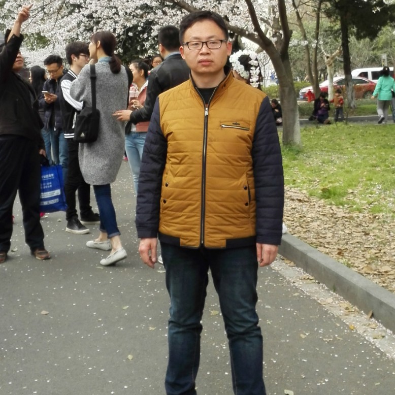 82年的辉哥的照片
