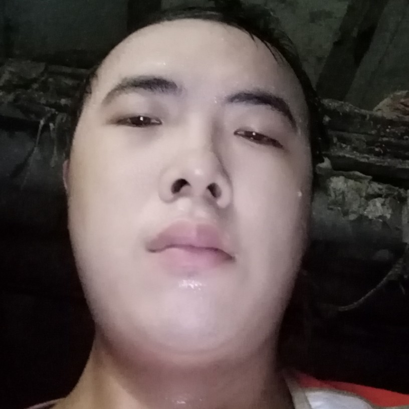 凶狠踢墨镜的照片