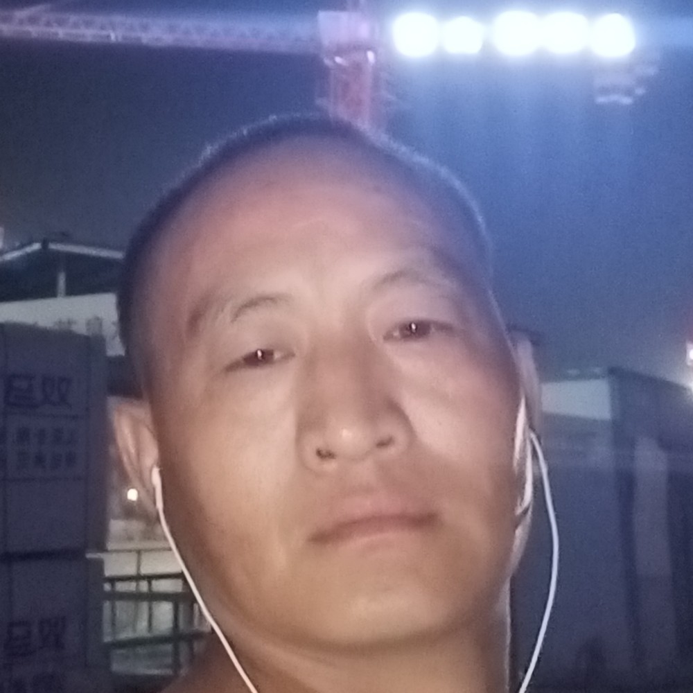 睫毛膏吃醋明媚的照片