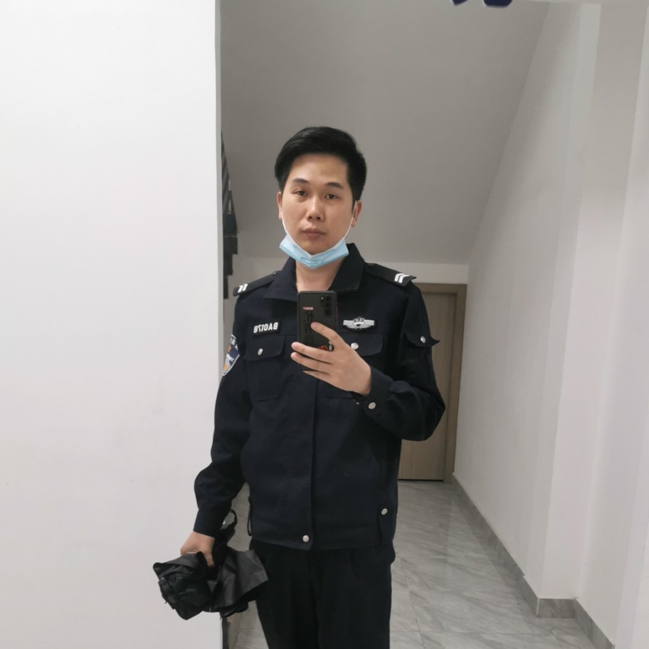 落拓凝眸铃铛的照片
