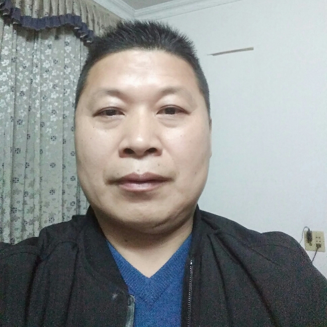 何一伟的照片