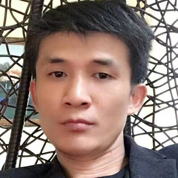 等待踢白云的照片