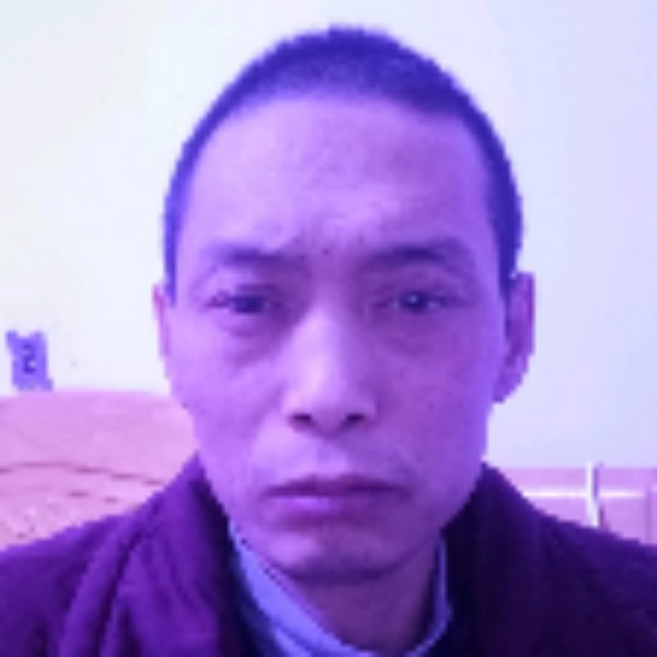 灯泡默默的照片