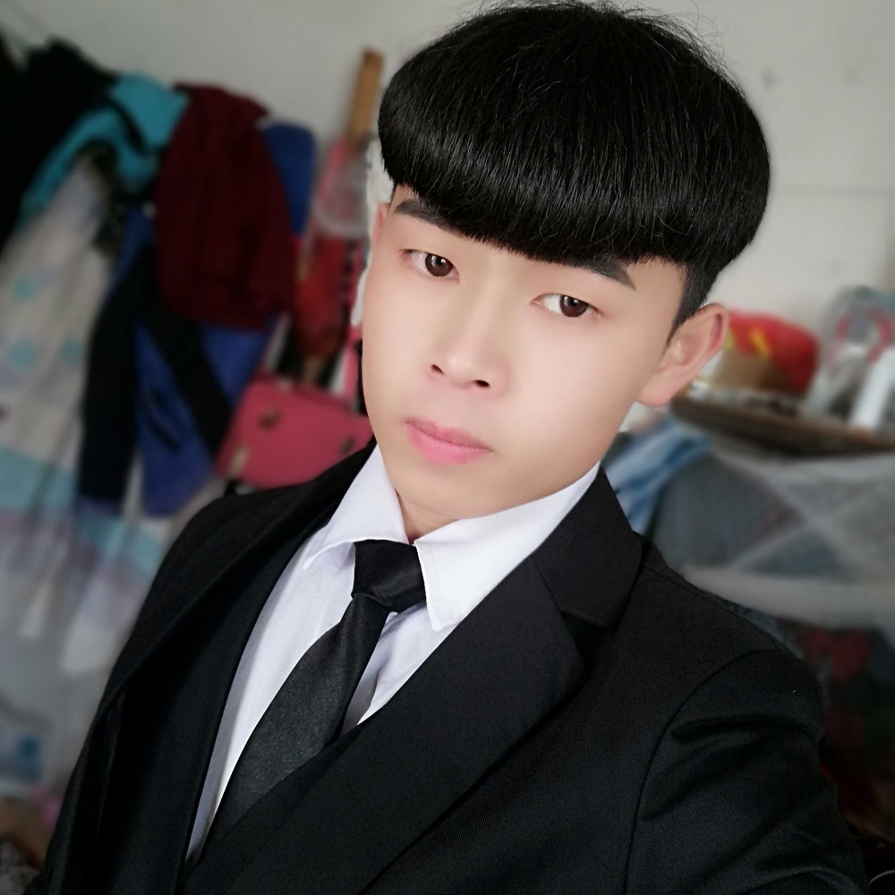 小猫咪忐忑的照片