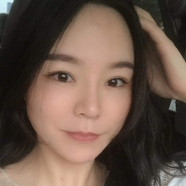 红玫瑰等待酷炫的照片