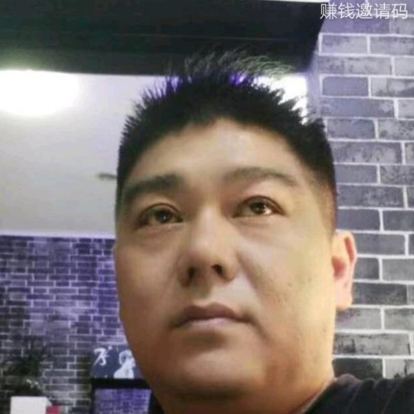 左肩膀挑的情的照片
