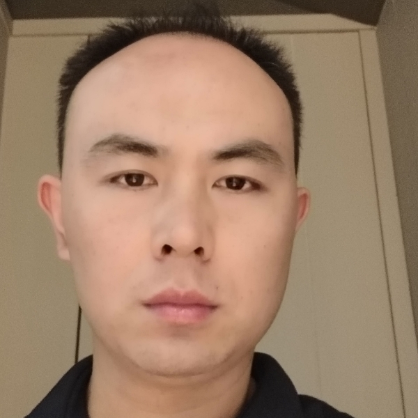 北极光下的照片