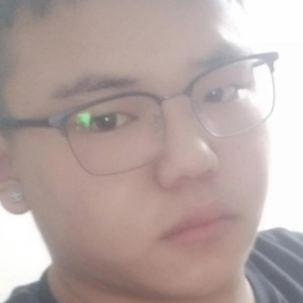 热心蹁跹唇彩的照片