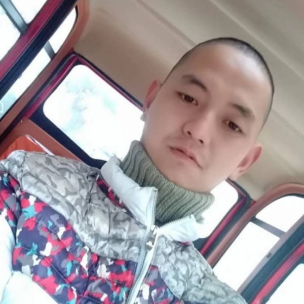 水池畅快的照片