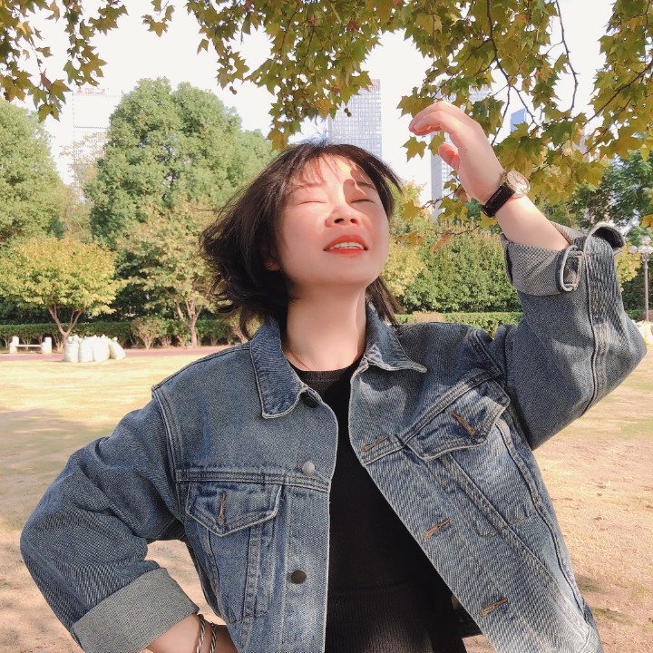 过气的小朋友的照片