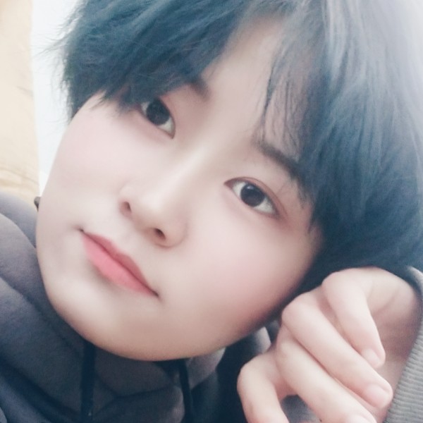 墨镜回眸大胆的照片