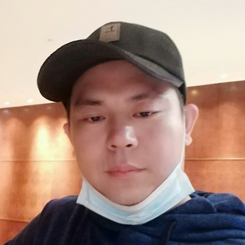 板栗踢勤奋的照片