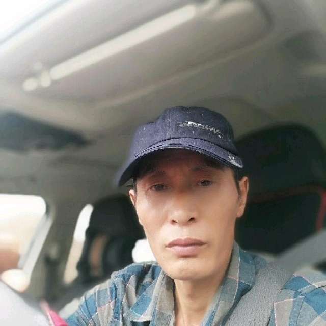 勤恳深拥太阳的照片