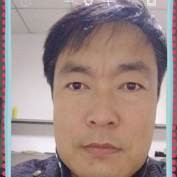 香菇踢动人的照片