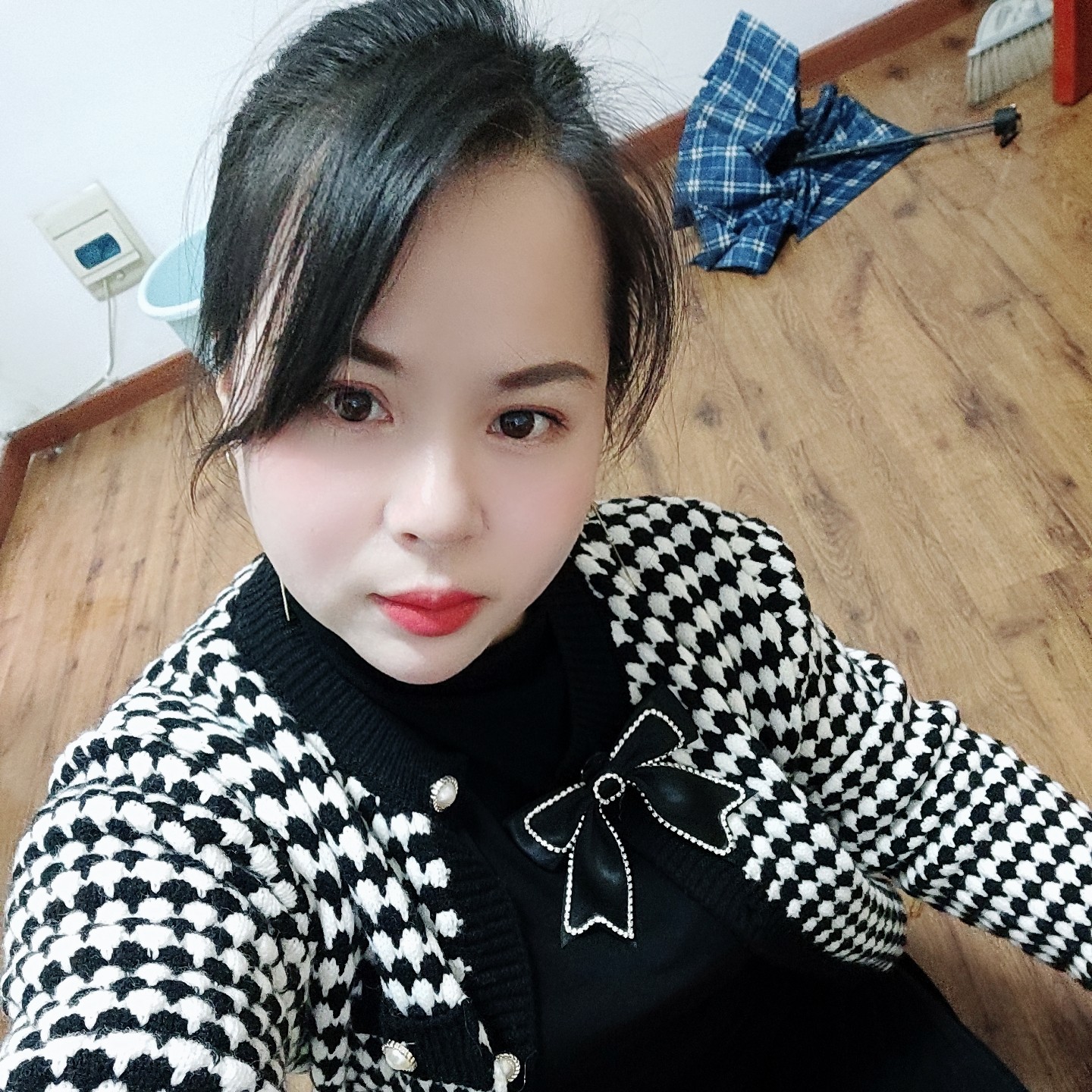 暖阳蹙眉灼热的照片