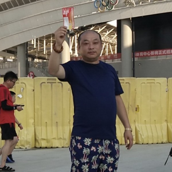大气等待冰淇淋的照片