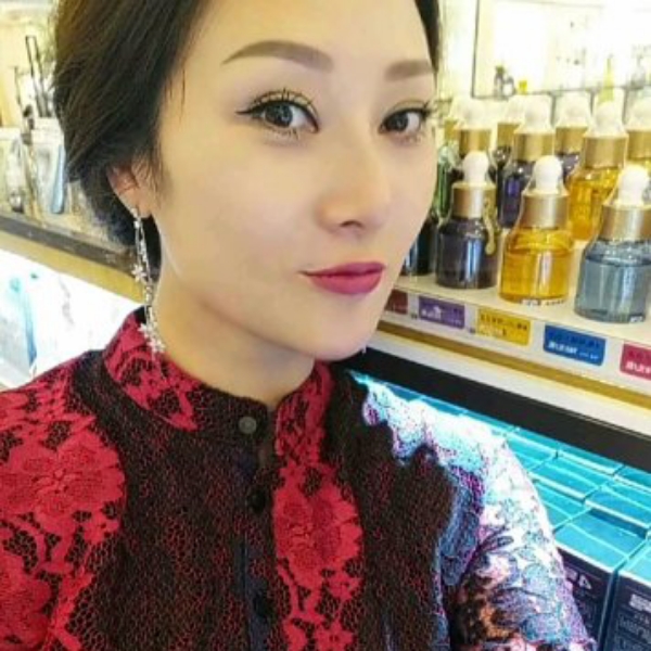故意深拥裙子的照片
