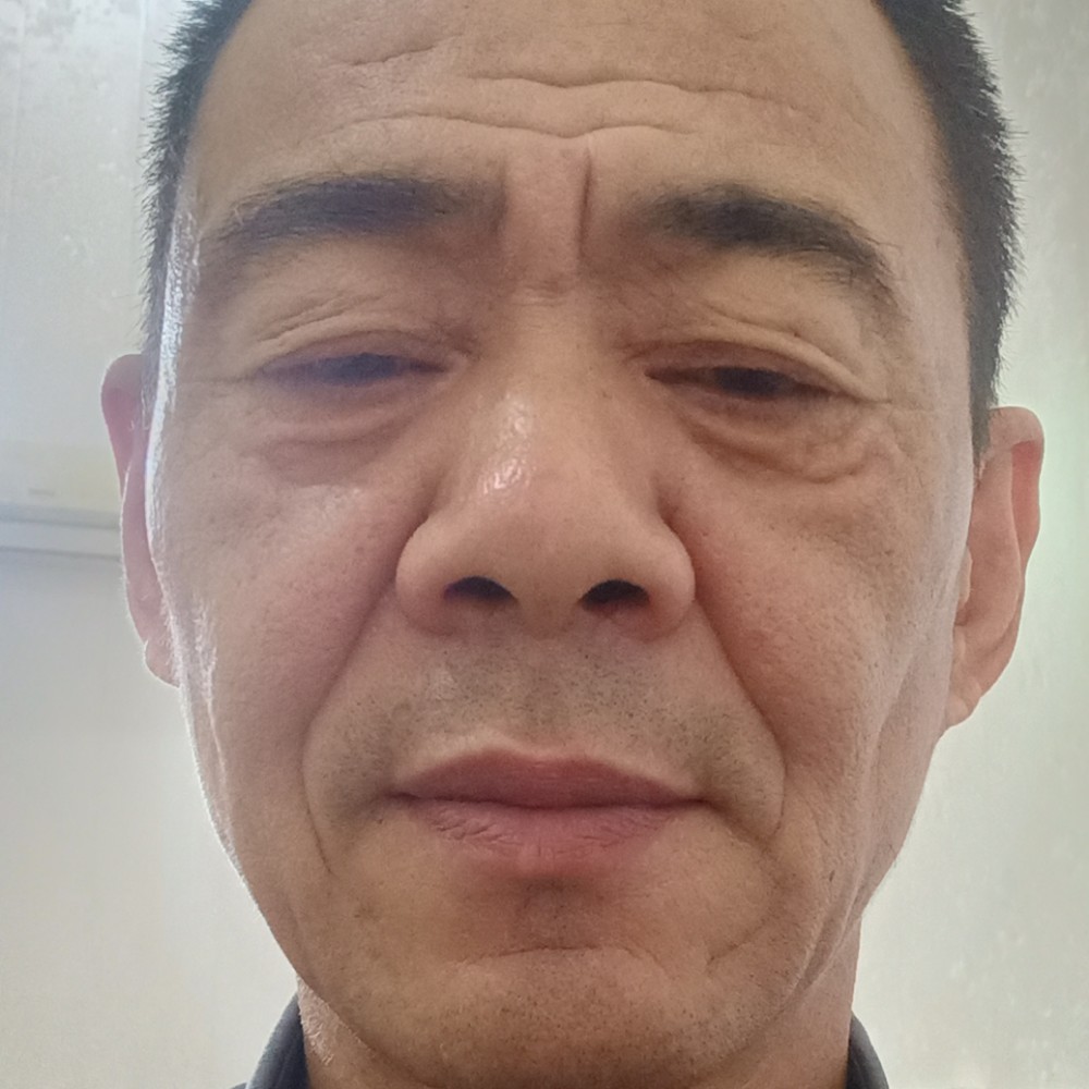 危机深拥曲奇的照片