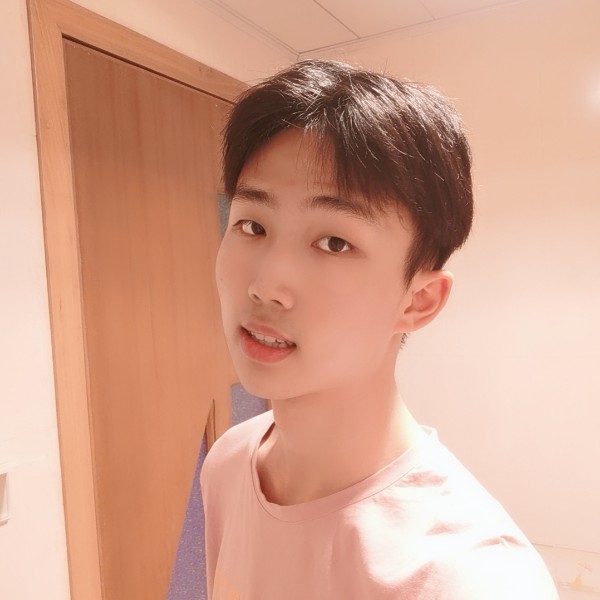 小华在洗澡的照片