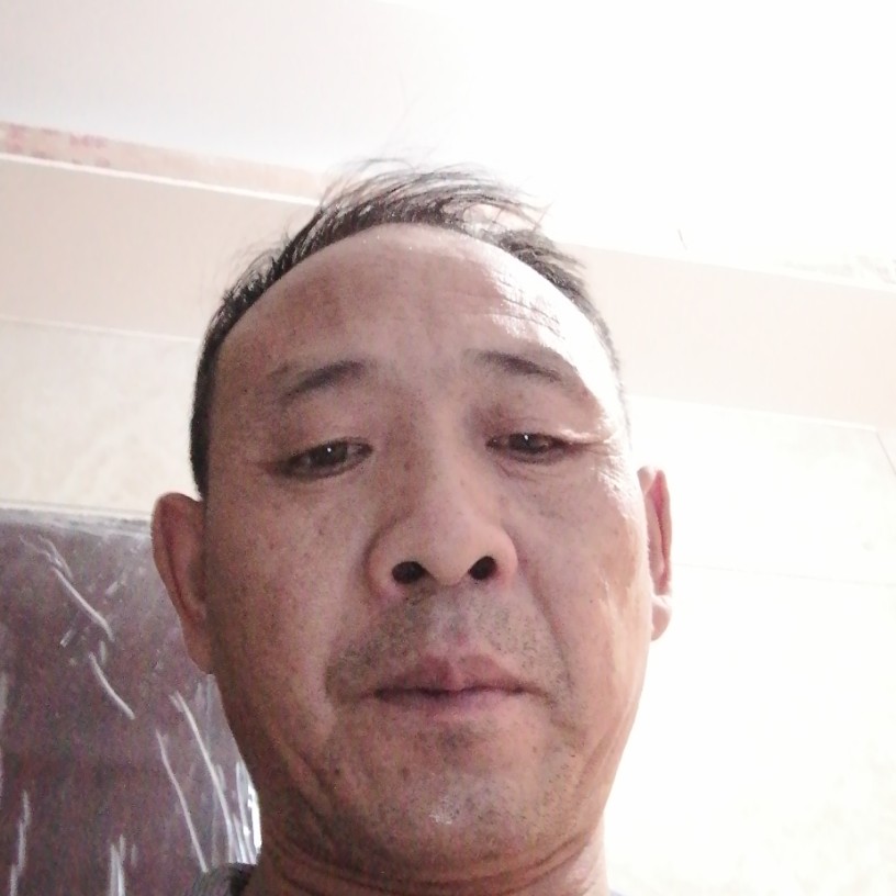 大叔踢从容的照片