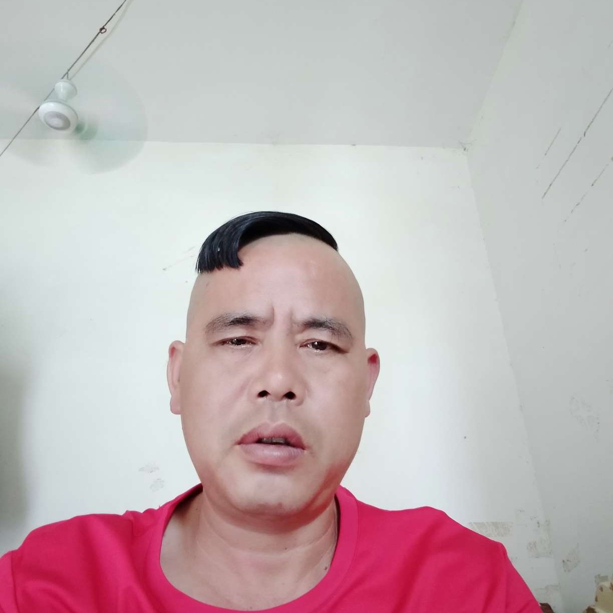开朗樱桃单身。的照片