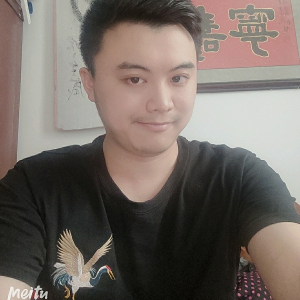 化生孤岛的鲸的照片