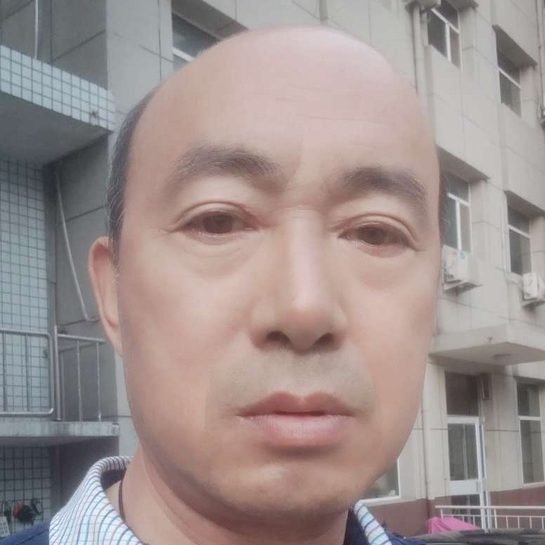 洛尘浅吻风中的照片