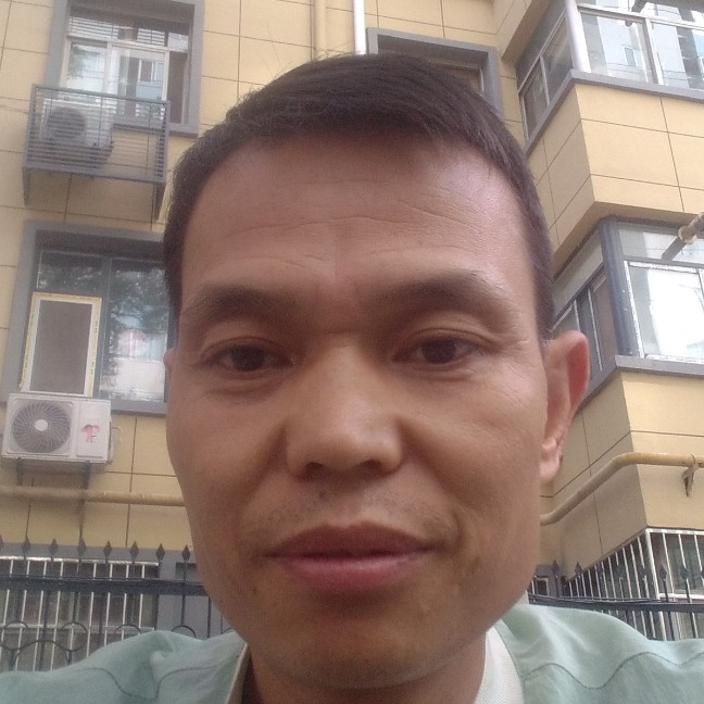 不开心的一个人的照片