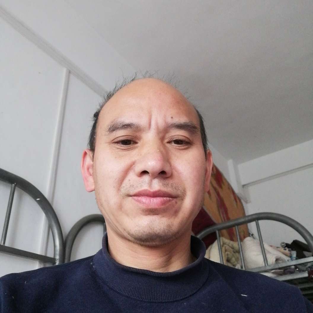 金黄红色的大炮的照片