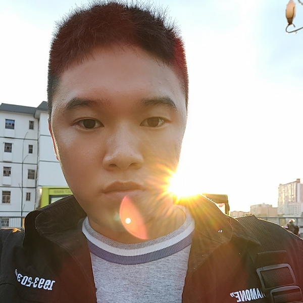 衬衫羞涩的照片