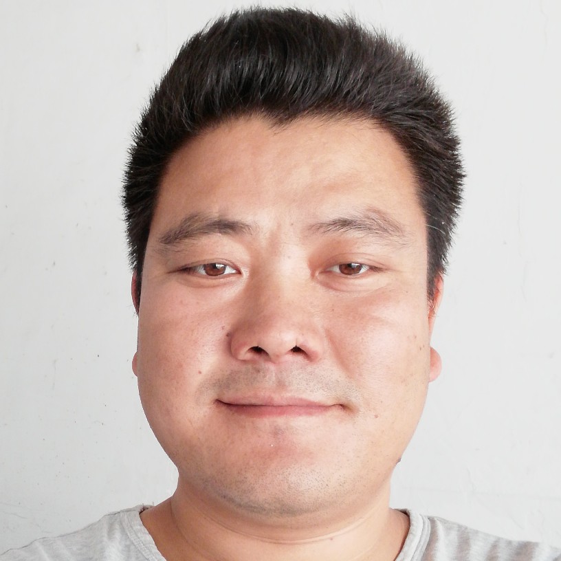 失去方向的小船的照片