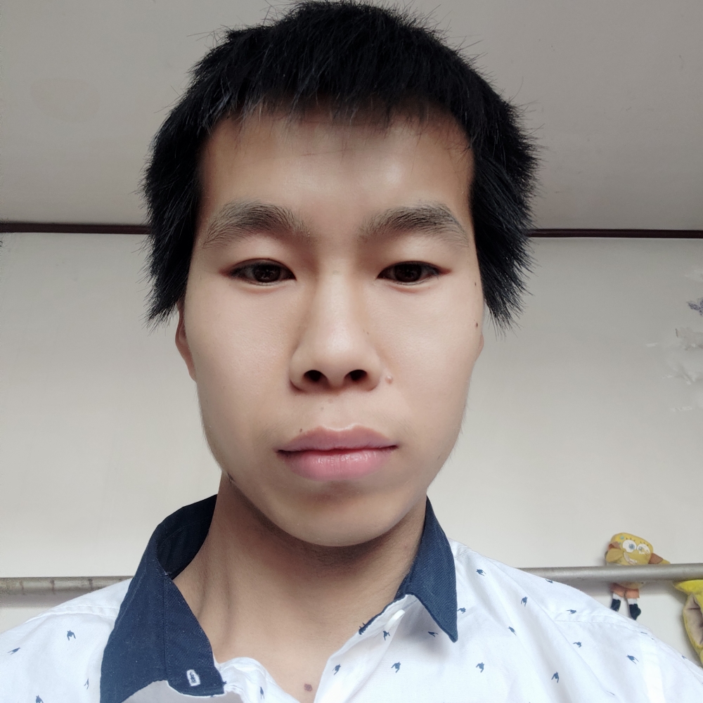 调皮相许枕头的照片