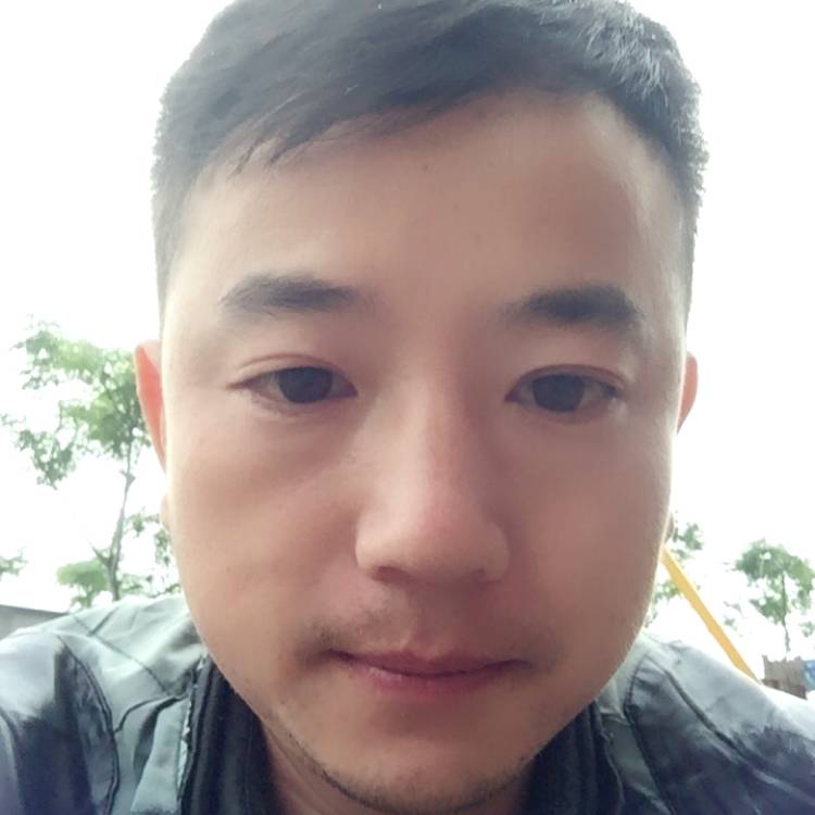 左手牵着幸福的照片