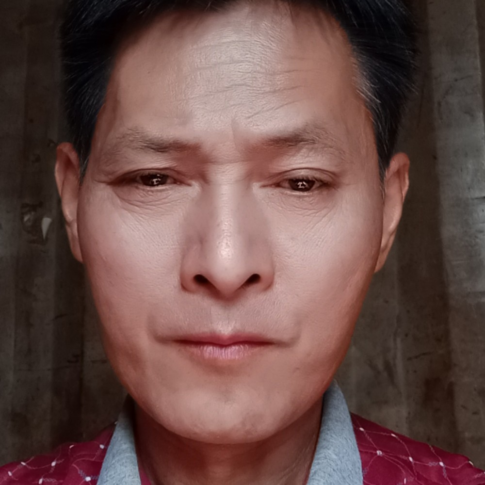 龙爱国的照片