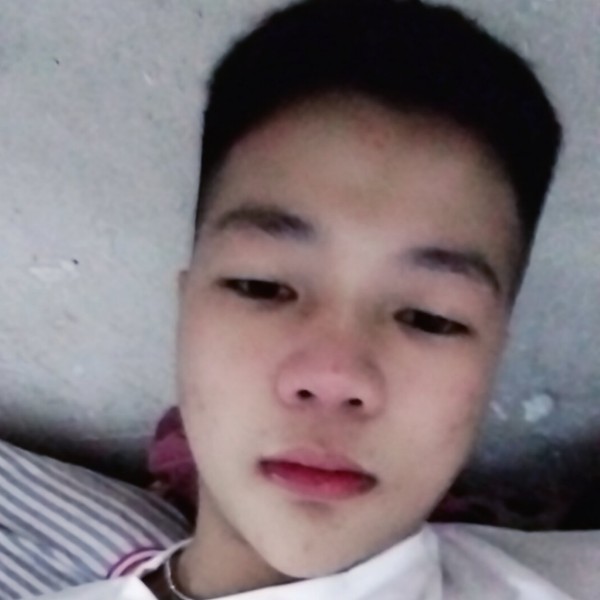 现实漫步蓝天的照片