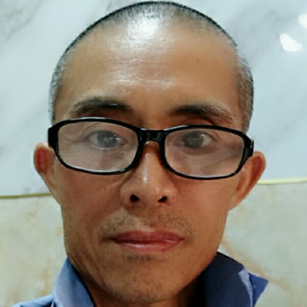 含蓄店员的照片