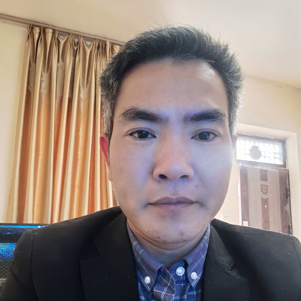 外向扯石头的照片
