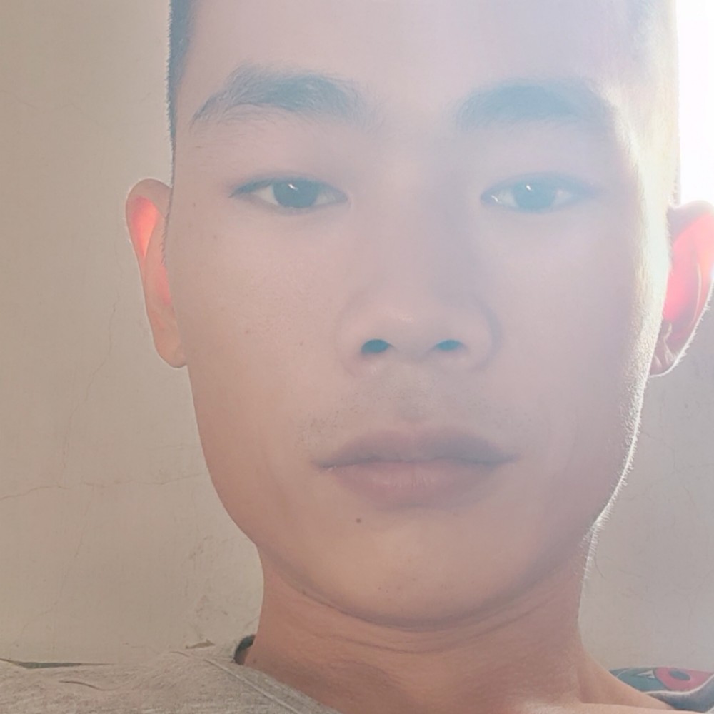 故意深拥花卷的照片