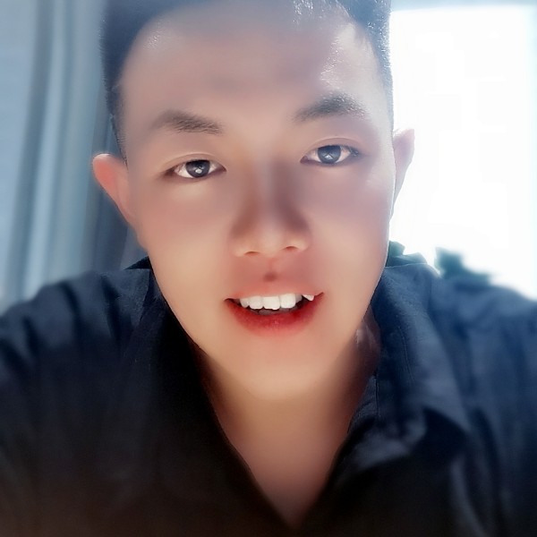 帅气凝眸小蘑菇的照片