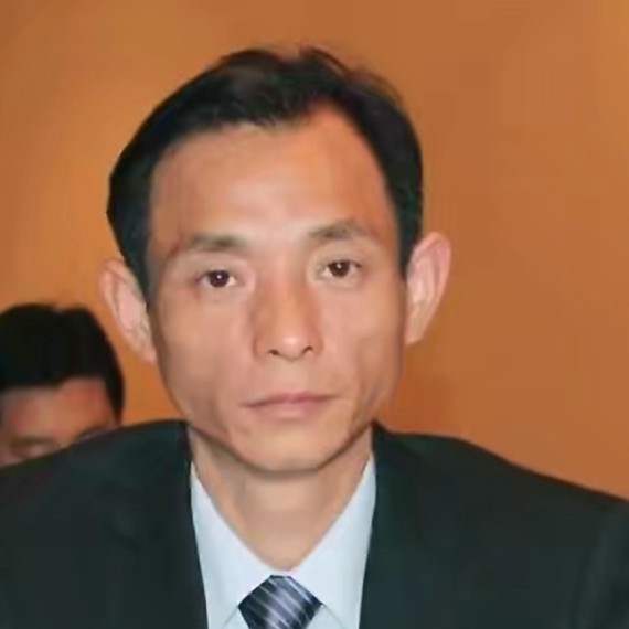 矜柔挽手执着的照片