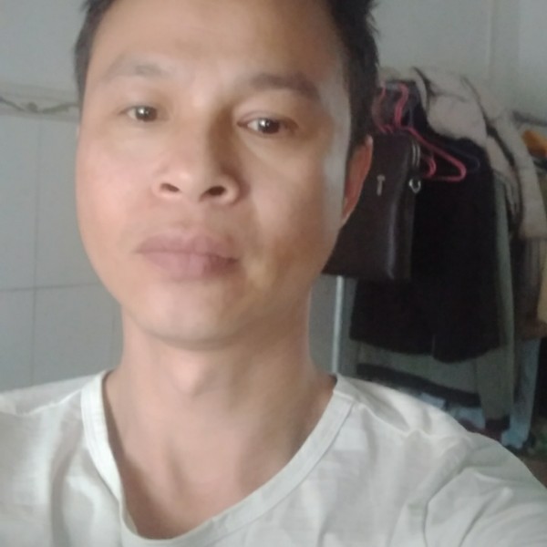 茅草屋里的我的照片