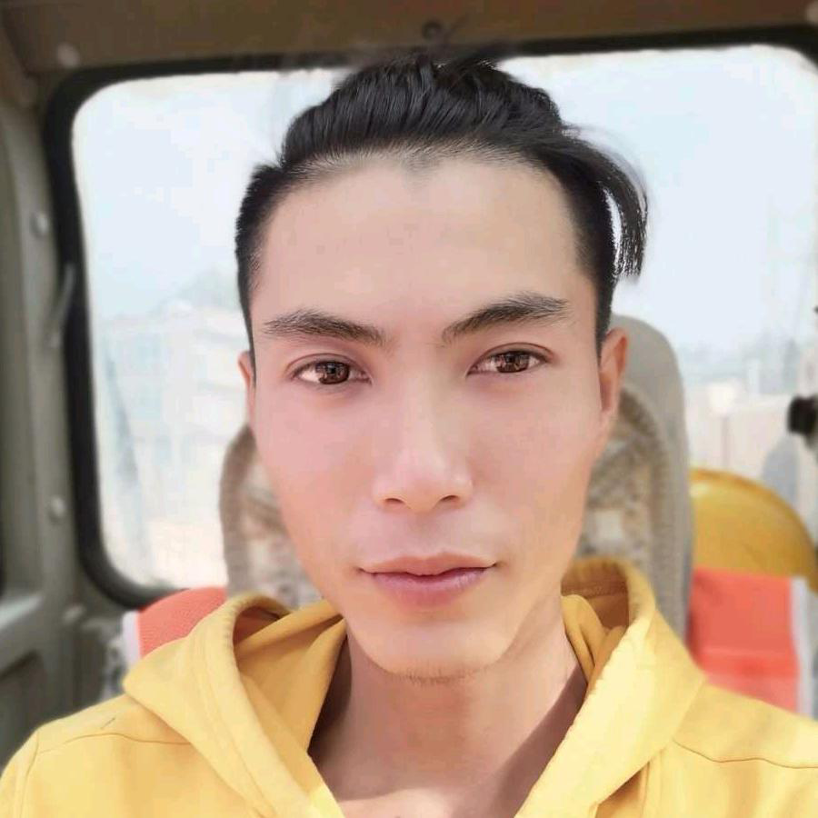 翩飞回眸洛尘的照片