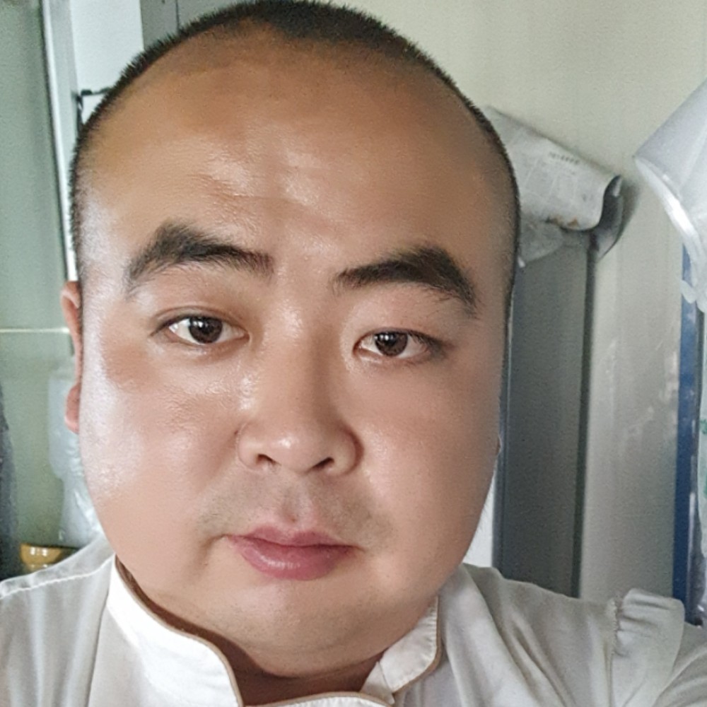 落寞漫步云朵的照片