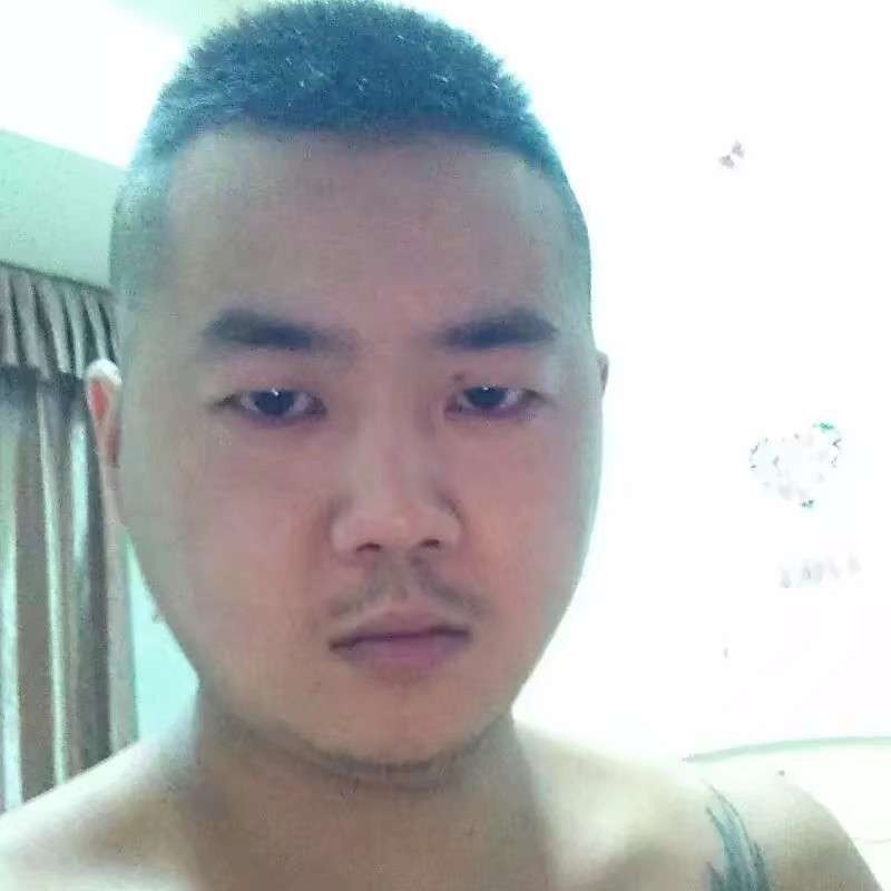 约定挽手大白兔的照片