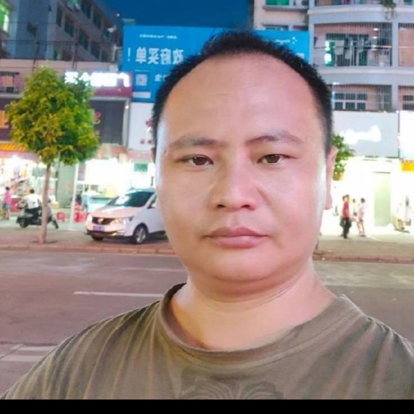 沉默拿冷眸的照片